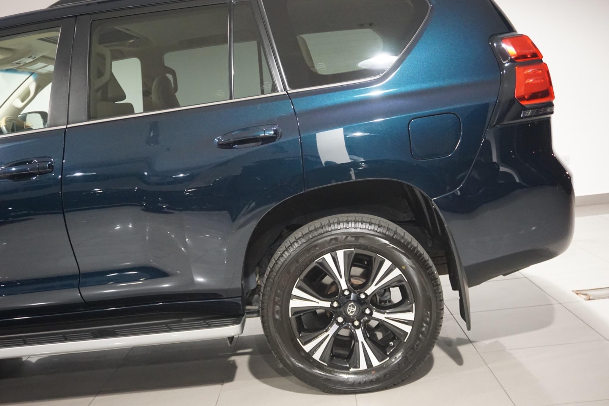 Toyota Land Cruiser 2.8D Invincible Auto 4WD Euro 6 (s/s) 5dr (7 Seat)